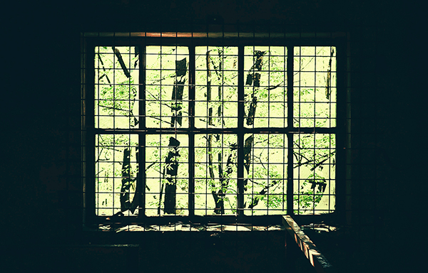無料で使えるフリー画像 写真素材 暗い部屋と窓 Ramica