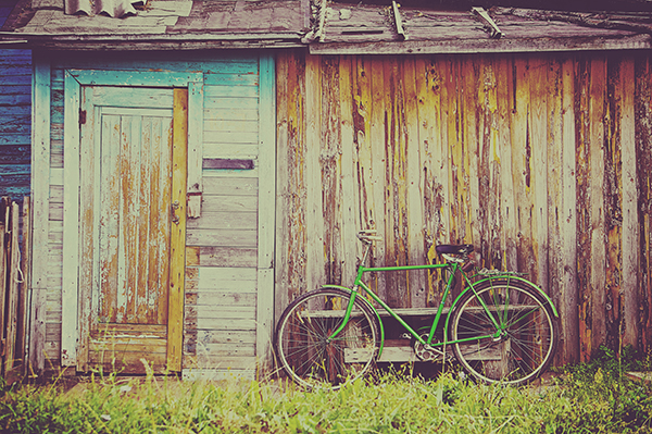 無料で使えるフリー画像 写真素材 使い古したドアと自転車 Ramica